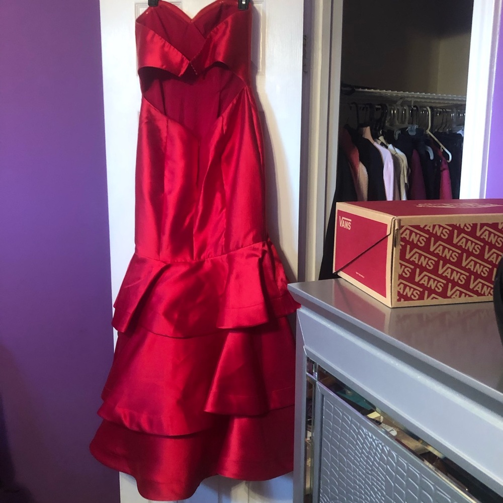 La Femme Red Prom Dress - Picture 3 of 4
